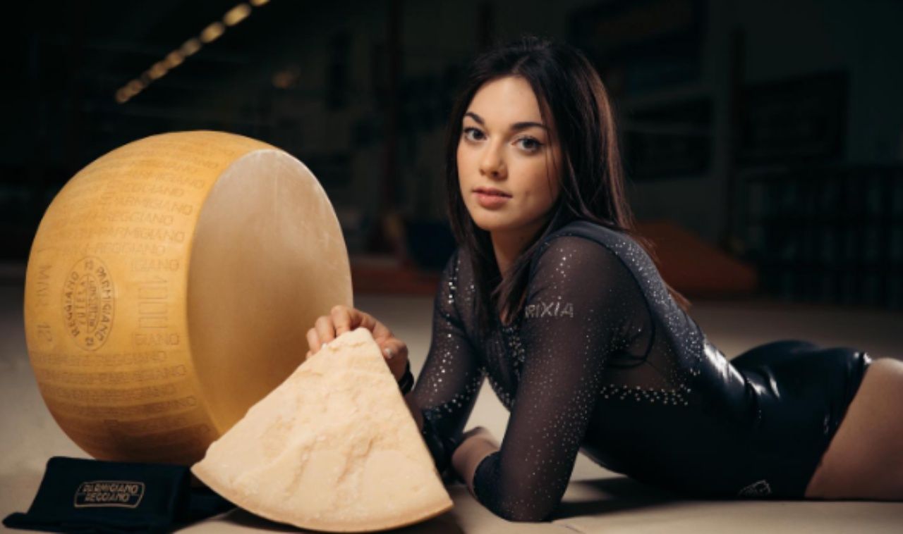 IG photo: giorgiavilla23 A photo of Giorgia Villa, a gymnast. The Italian national team took a photo with a big piece of cheese that goes viral 