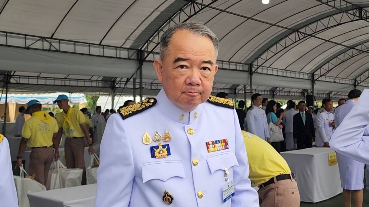 นายนครินทร์ เมฆไตรรัตน์ ประธานศาลรัฐธรรมนูญ