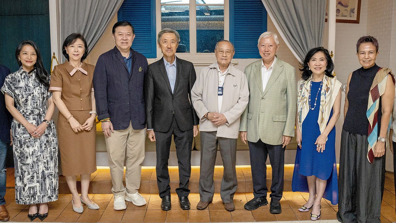 ดีใจด้วย - พิชัย จิราธิวัฒน์ และ สุพัตรา จิราธิวัฒน์ จัดงานเลี้ยงแสดงความยินดีให้ ดร.สุเมธ ตันติเวชกุล, ศ.ดร.สุทธิพันธ์ จิราธิวัฒน์ และ ดร.บวรศักดิ์ อุวรรณโณ ในโอกาสได้รับรางวัลนักเรียนเก่าฝรั่งเศสดีเด่น ที่ห้องอาหารอูโนมาส โรงแรมเซ็นทาราแกรนด์ เซ็นทรัลเวิลด์ วันก่อน.