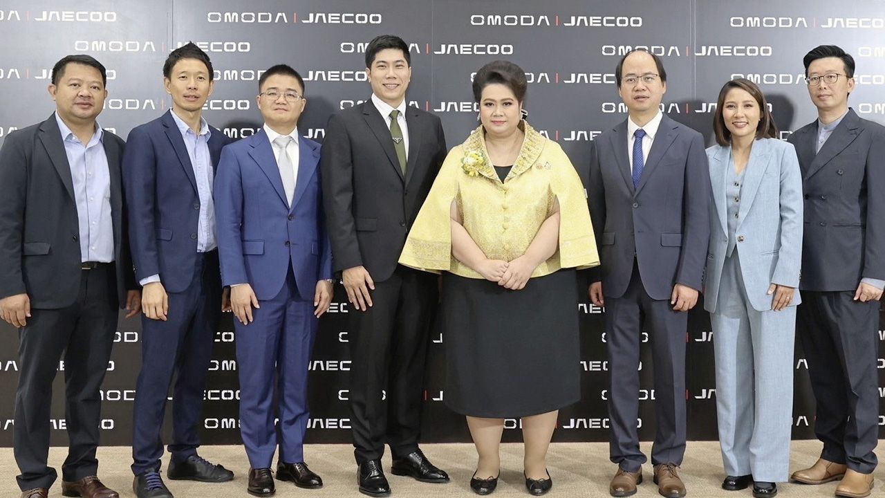 รถไฟฟ้า - ศุภมาส อิศรภักดี รมว.อว. มาร่วมในงานเปิดตัว OMODA C5 EV รถเอสยูวีพลังงานไฟฟ้าและ JAECOO 6 EV รถออฟโรดพรีเมียมพลังงานไฟฟ้าของแบรนด์ โอโมดา แอนด์ เจคู โดยมี เฉิน ชุนชิง, ฉี เจี๋ย และ พิชญุตม์ วงศ์พัฒนาสิน มาร่วมงานด้วย ที่ศูนย์การประชุมแห่งชาติสิริกิติ์ วันก่อน.