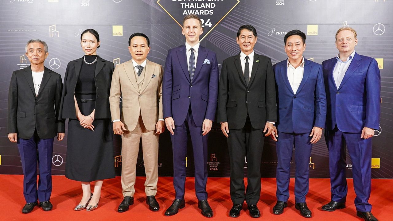 ให้รางวัล - อดัม ซัทคลิฟฟ์ จัดงาน “Dot Property Thailand Awards 2024” มอบรางวัลเชิดชูเกียรติให้ผู้พัฒนาอสังหาริมทรัพย์และเอเจนซีชั้นนำของไทย โดยมี ธีระ ทองวิไล, พงศ์ศักดิ์ สวาทยานนท์ และ อุรดี กุลกีรติยุต มารับรางวัลด้วย ที่โรงแรมพาร์ค ไฮแอท วันก่อน.