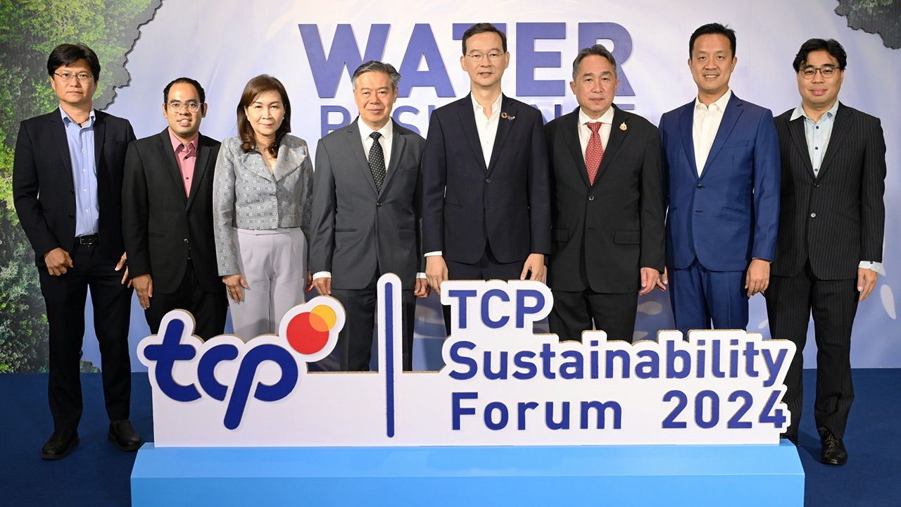 เตรียมพร้อม - จุลพงษ์ ทวีศรี อธิบดีกรมโรงงานอุตสาหกรรม เปิดการประชุม “TCP Sustainability Forum 2024” เพื่อยกระดับธุรกิจไทยเตรียมพร้อมรับมือด้านน้ำจากการเปลี่ยนแปลงสภาพภูมิอากาศ โดยมี สราวุฒิ อยู่วิทยา มาร่วมงานด้วย ที่โรงแรมอินเตอร์คอนติเนนตัล วันก่อน.