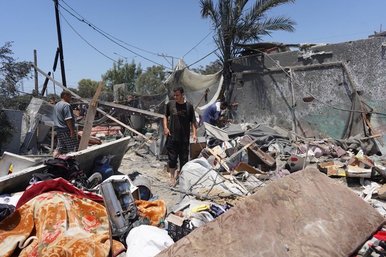 Israel assaults refugee camps in Gaza 90 individuals died, 300 others have been injured.