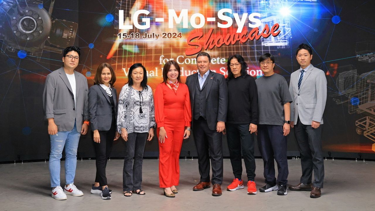 ครบวงจร - จีรภา คงสว่างวงศา และ ไมเคิล ไกส์เลอร์ จัดงาน “LG-Mo-Sys Showcase” นำเสนอโซลูชันผลิตสื่อเสมือนจริงแบบครบวงจร สำหรับใช้ในสตูดิโอและถ่ายทำภาพยนตร์ โดยมี ยิ่งลักษณ์ วัชรพล และ ณรงค์ ศิริสารสุนทร มาร่วมงานด้วย ที่ Mo-Sys Academy วันก่อน.