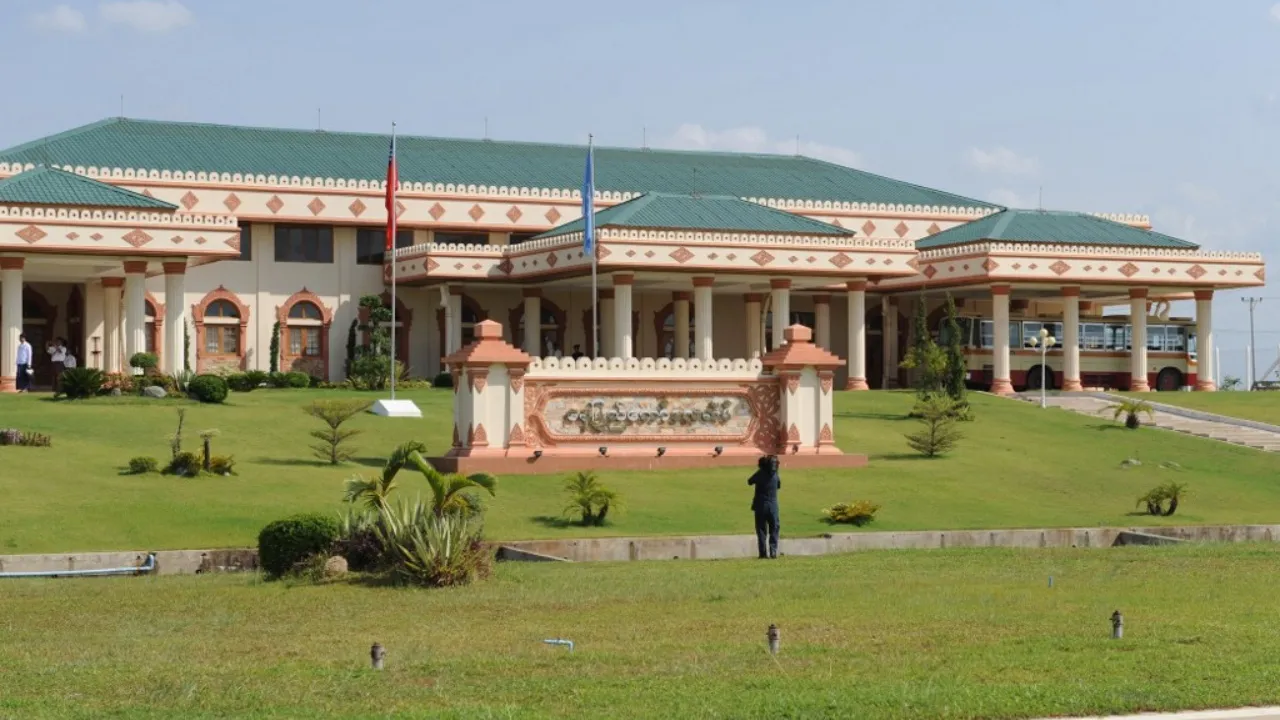 อาคารผู้โดยสารของสนามบินในกรุงเนปิดอว์