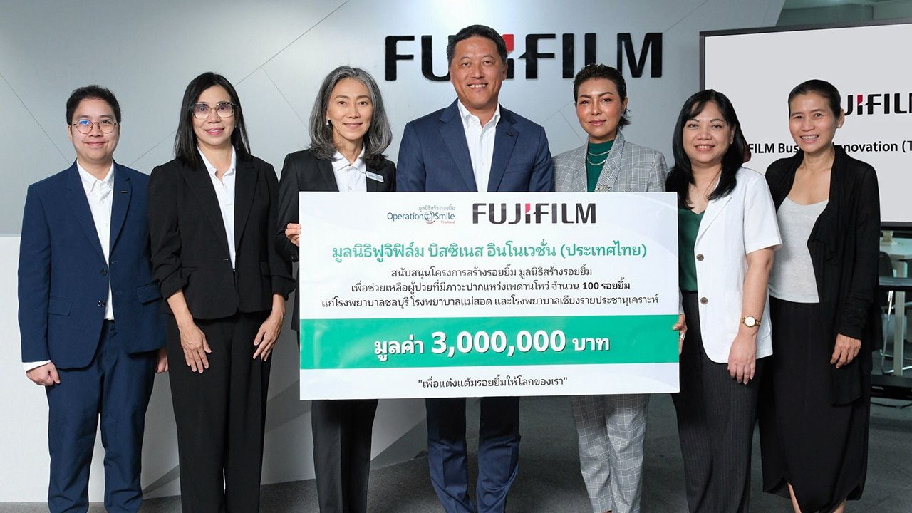 สร้างรอยยิ้ม มาซาอากิ ยานากิย่า มอบเงินจำนวน 3,000,000 บาท ให้ ทพญ.ยุพเรศ นิมกาญจน์ เพื่อสนับสนุนมูลนิธิสร้างรอยยิ้ม ช่วยเหลือผู้ป่วยปากแหว่งเพดานโหว่ 100 รายทั่วประเทศ โดยมี วิรดา เลิศมหัทธโน มาร่วมในพิธีด้วย ที่บริษัทฟูจิฟิล์ม บิสซิเนส อินโนเวชั่น วันก่อน.