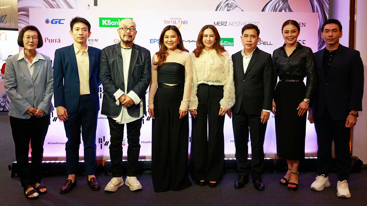 ดูแฟชั่น สรัลธร อัศเวศน์ และ ธณพร ตันติยานนท์ เปิดงาน “Siam Paragon Bangkok International Fashion Week 2024” สร้างปรากฏการณ์แฟชั่นวีกอันดับหนึ่งของไทย จัดถึง 6 ต.ค. โดยมี ณัฐ ครุฑสูตร และ ชัชวาลย์ แสงปรีดีกรณ์ มาร่วมงานด้วย ที่พาร์ค พารากอน วันก่อน.