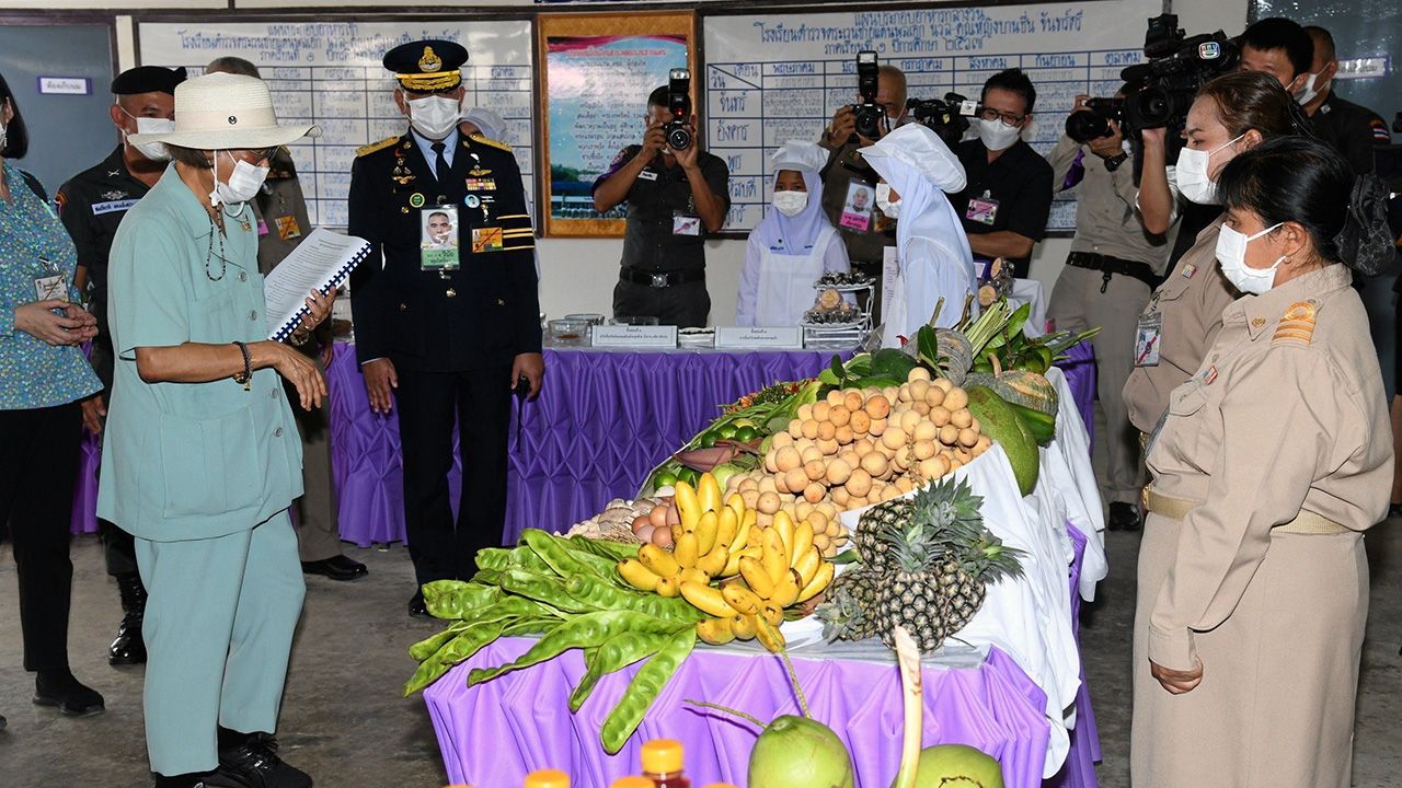 สมเด็จพระกนิษฐาธิราชเจ้า กรมสมเด็จพระเทพรัตนราชสุดาฯ สยามบรมราชกุมารี เสด็จพระราชดำเนินไปทรงเยี่ยมโรงเรียนตำรวจตระเวนชายแดนพลเอกนวล-คุณหญิงบานชื่น จันทร์ตรี ณ อำเภอสะบ้าย้อย จังหวัดสงขลา เมื่อวันก่อน.