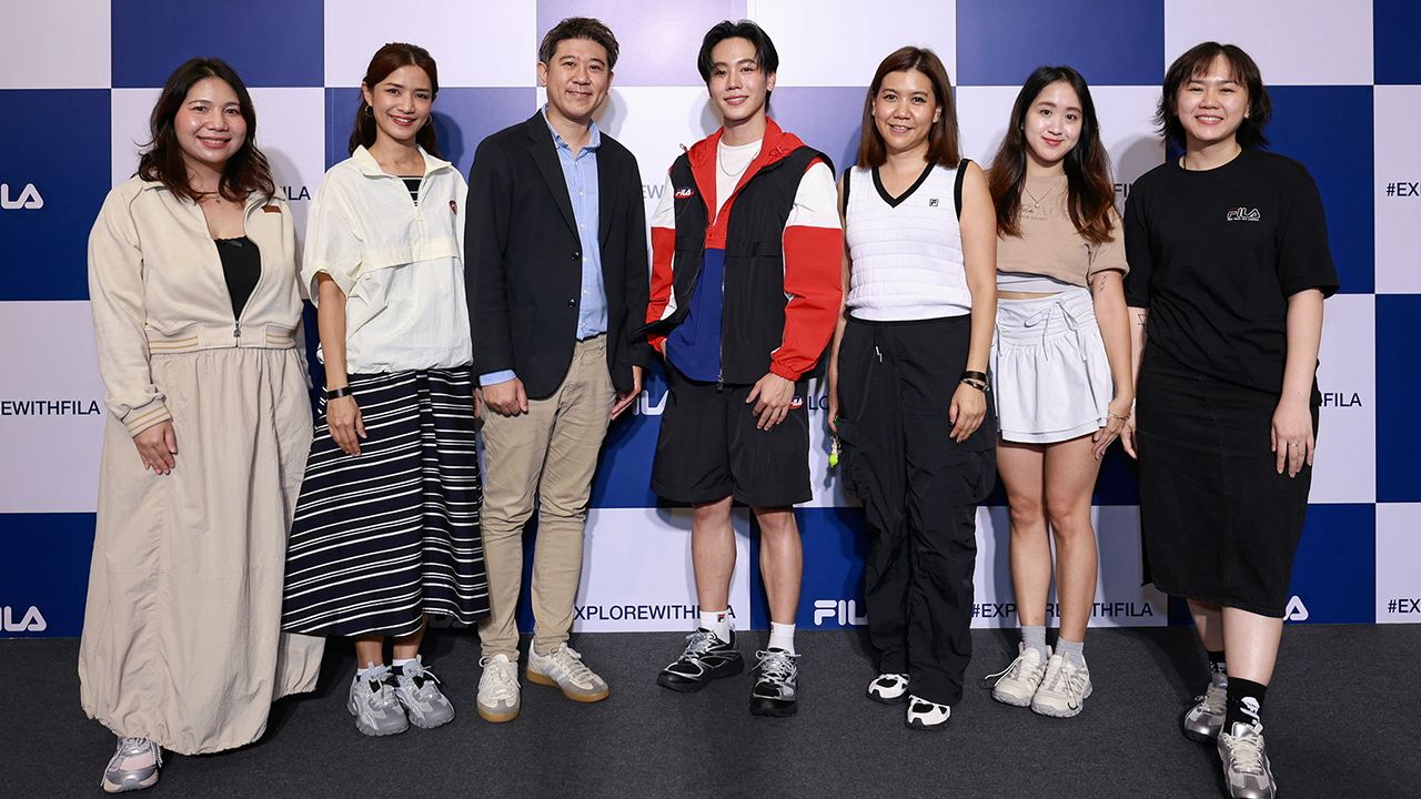 มีสไตล์ วรดา วงษ์ขันธ์ จัดกิจกรรม “Fansign and Meet & Greet Event with Friend of FILA THAILAND War Wanarat” ชวนค้นหาลุคแฟชั่นที่ใช่ในสไตล์ตัวเองกับ วนรัตน์ รัศมีรัตน์ โดยมี ชนะศักดิ์ นิยะถิรกุล และ จิราภา ชนะพันธ์ มาร่วมงานด้วย ที่เซ็นทรัลเวิลด์ วันก่อน.