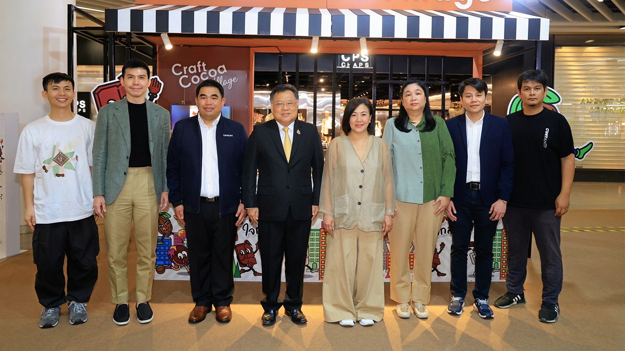 โกโก้ไทย วาที พีระวรานุพงศ์ และ ขวัญแก้ว สิริจินดา เปิดงาน “Crat Cocoa Village : Choco in the City” เพื่อขับเคลื่อนอุตสาหกรรมโกโก้ไทยให้ก้าวไปข้างหน้าอย่างมั่นคง จัดถึง 29 ก.ย. โดยมี กิตติโชติ ศุภกำเนิด และ ธีราพร จิตนาวา มาร่วมงานด้วย ที่เซ็นทรัล พระราม 9 วันก่อน.