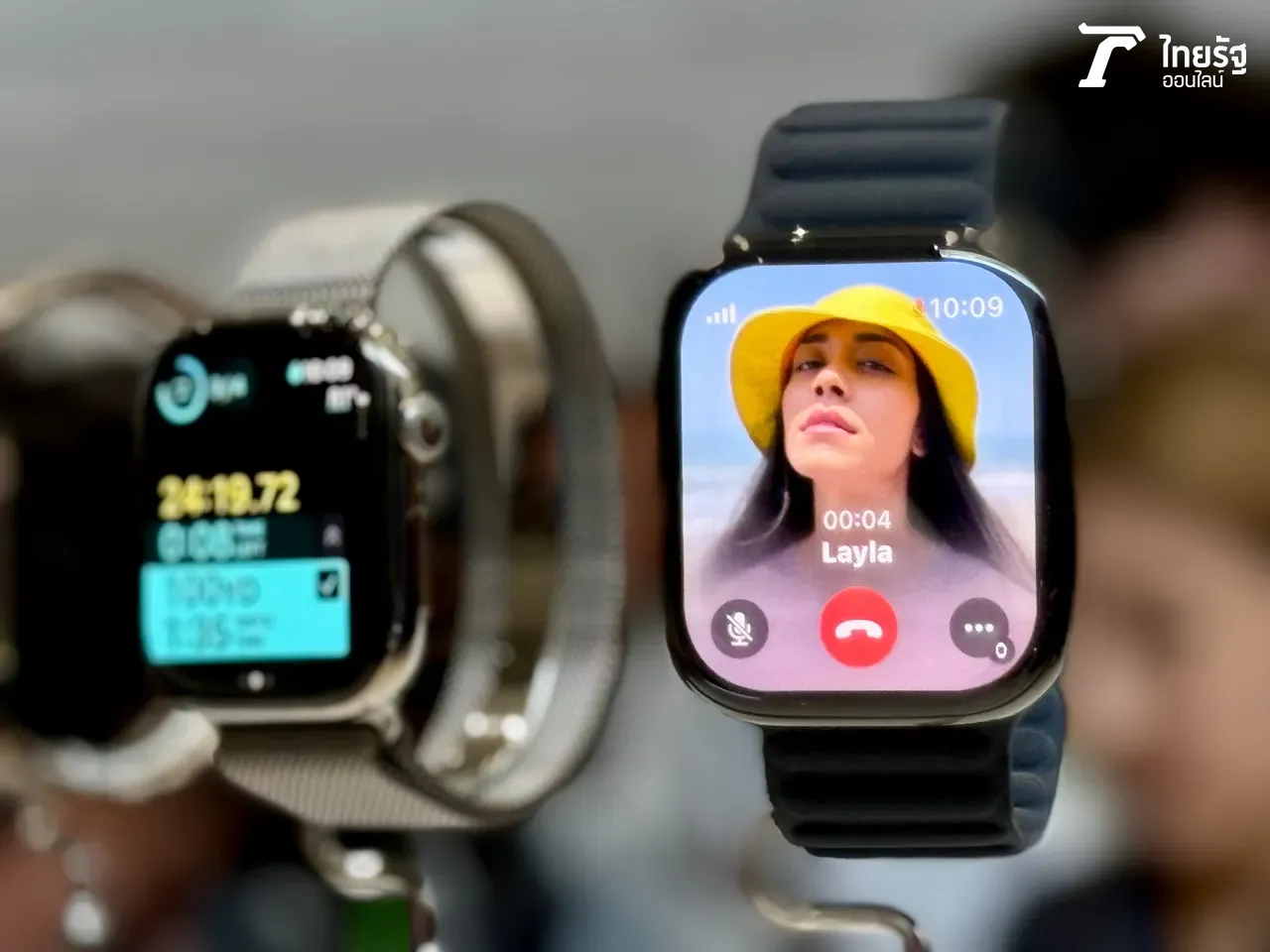พาชมเครื่องจริง Apple Watch Series 10 สีดำ Jet Black เงางาม และ หูฟัง AirPods 4 ดีไซน์เล็กกว่าเดิม