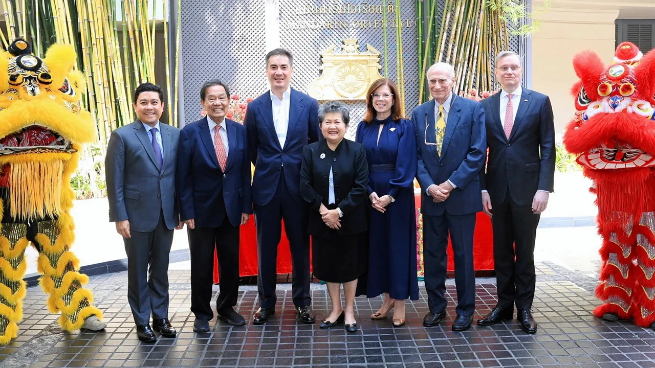 สิริมงคล แอนโทนี จอห์น ไทเลอร์ จัดงานฉลองเทศกาลตรุษจีน เพื่อความสิริมงคล ความโชคดีให้พนักงานและลูกค้า โดยมี นิจพร จรณะจิตต์, อัศวิน คงสิริ, ยุทธชัย จรณะจิตต์, วิลเลี่ยม เซนท์กราฟ และ อแมนด้า ไฮนด์แมน มาร่วมงานด้วย ที่โรงแรมแมนดาริน โอเรียนเต็ล วันก่อน.