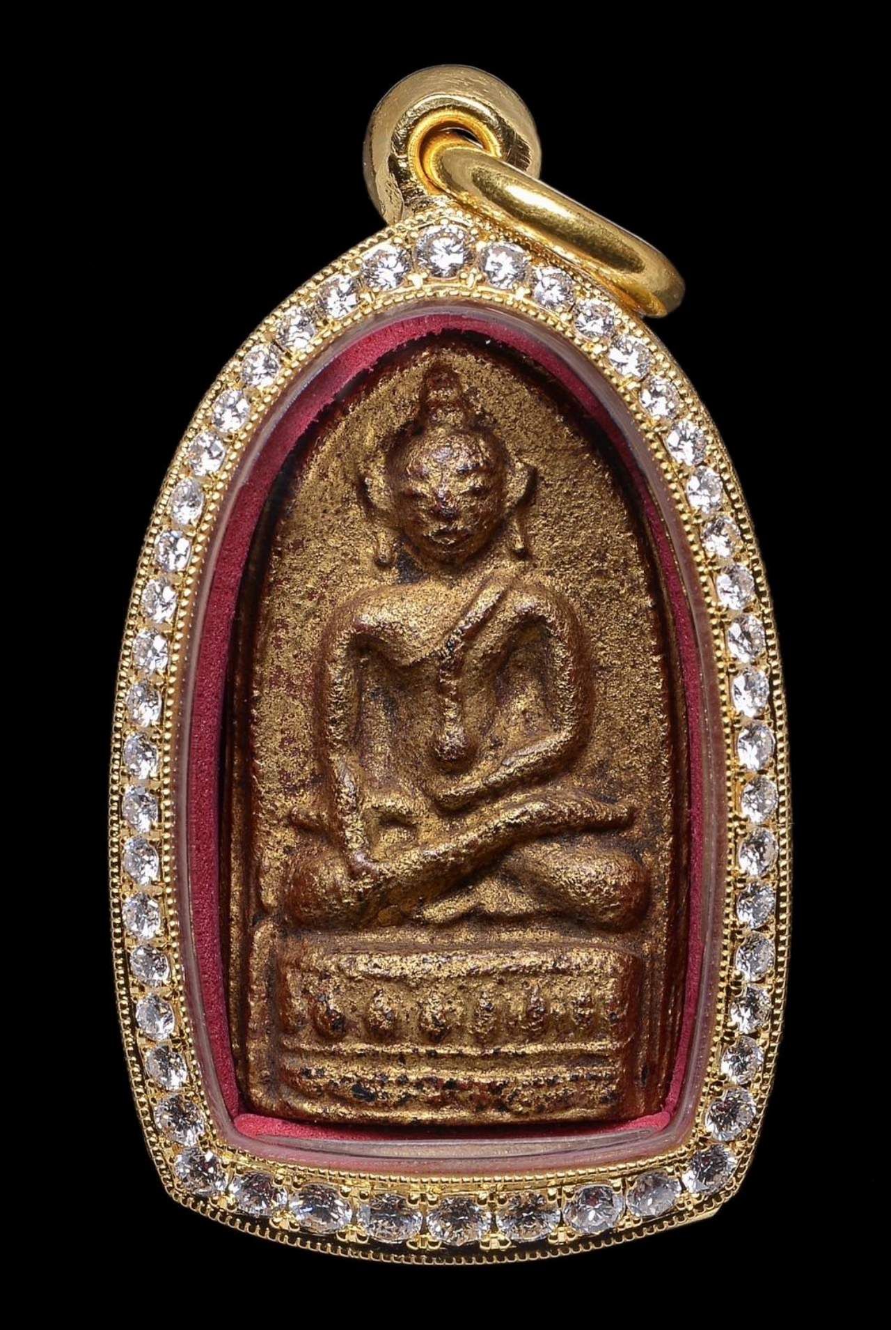 พระผงวัดรังษี พิมพ์ใหญ่องค์นี้เนื้อผงสีดำ ลงรักลงชาดปิดทอง หลังกดตรายันต์ 
