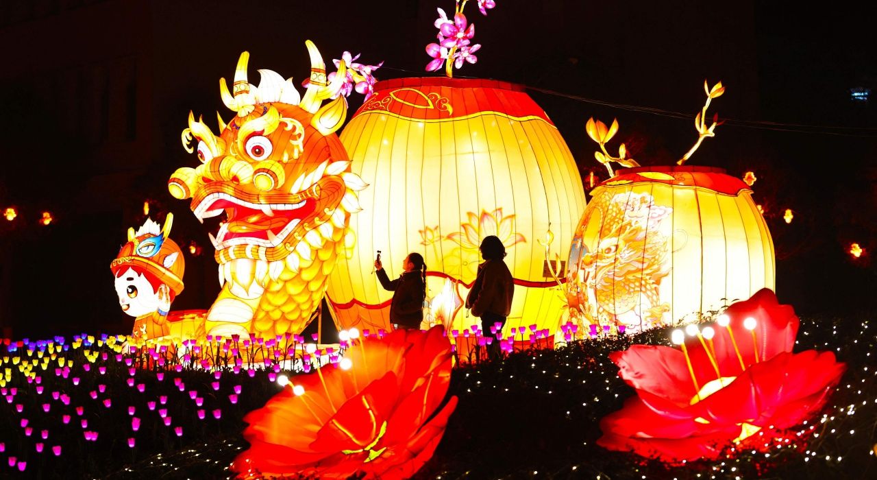 นครฉงชิ่ง จัดแสดงโคมไฟฉลองตรุษจีน