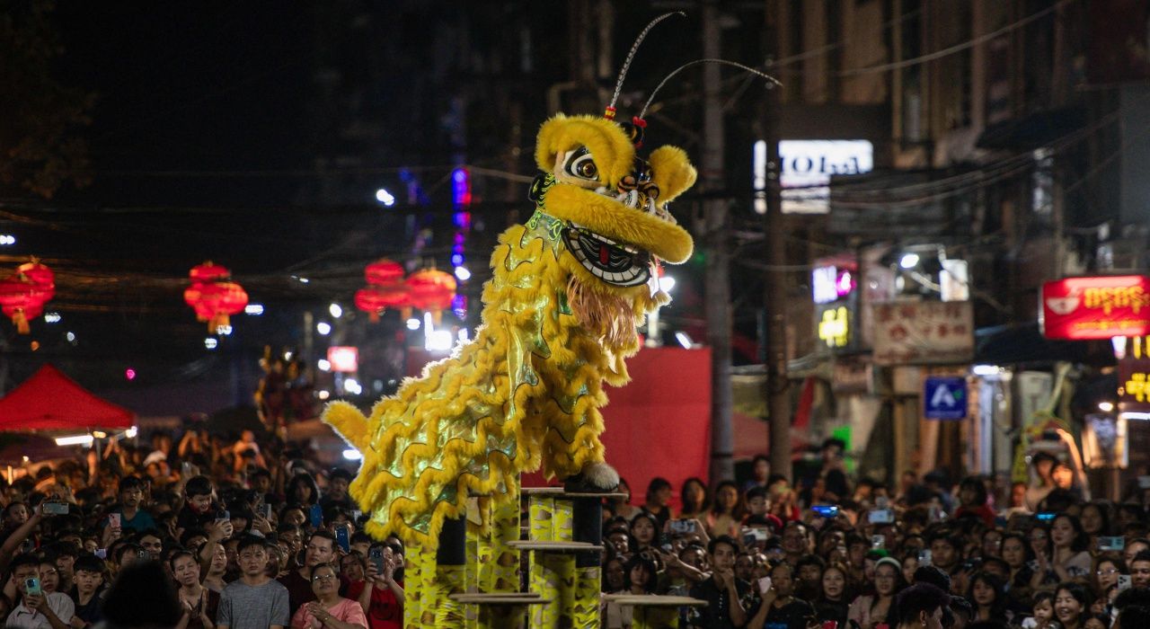 เชิดสิงโตในนครย่างกุ้ง