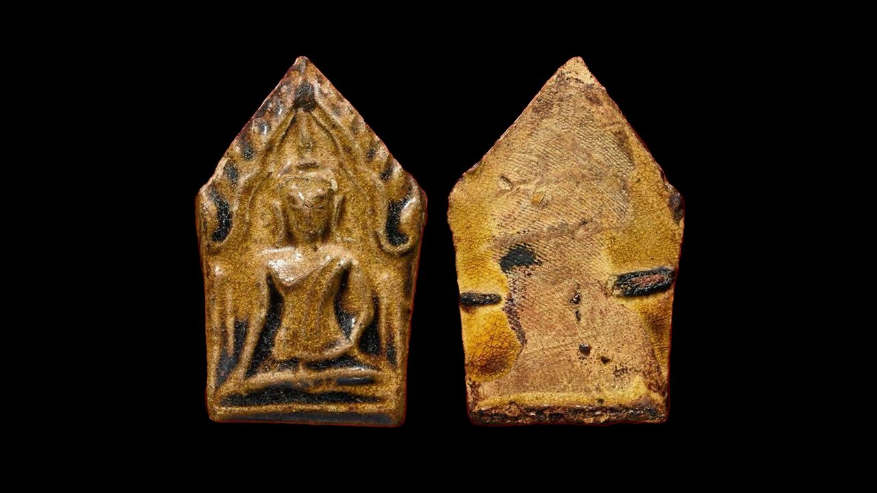 พระขุนแผนเคลือบ พิมพ์อกใหญ่ ฐานเตี้ย กรุวัดใหญ่ชัยมงคล ของฐิการ ศุภวิรัชบัญชา.