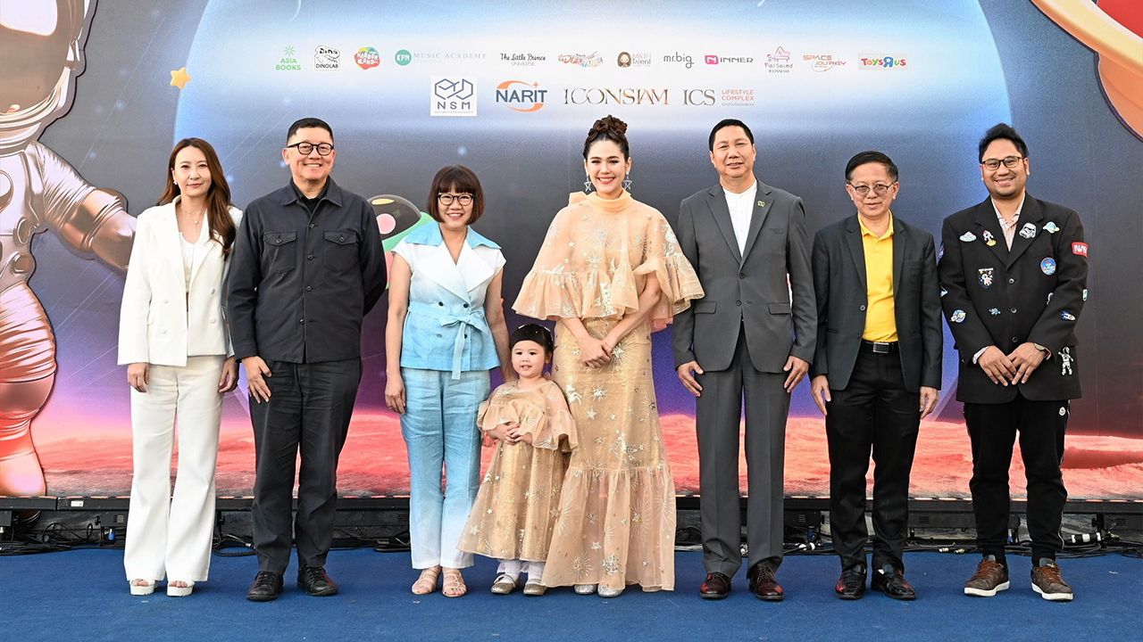 เล่นเพลิน - สุมา วงษ์พันธุ์ และ ผศ.ดร.รวิน ระวิวงศ์ เปิดงาน “ICONSIAM The ICONIC Children’s Playground 2025” ชวนเด็กมาสวมบทเป็นนักบินอวกาศฉลองวันเด็ก โดยมี สรสิช เหลืองรุ่งเกียรติ, เคเค ชิน, ณัฏฐ์ภัษ ปณชัยบัลลังก์ และ อารยา เอ ฮาร์เก็ต มาร่วมงานด้วย ที่ไอคอนสยาม วันก่อน.