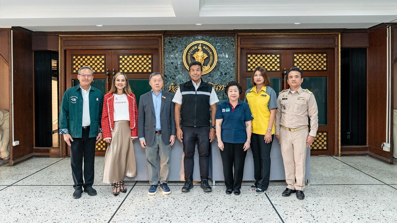 ปรับภูมิทัศน์ - สุทธิภัค จิราธิวัฒน์ เป็นตัวแทนกลุ่มเซ็นทรัล มอบสิ่งของและเงินจำนวน 1,510,140 บาท ให้ รศ.ชัชชาติ สิทธิพันธุ์ เพื่อทาสีอาคารปรับปรุงภูมิทัศน์บริเวณสะพานดำรงสถิต-สะพานระพีพัฒนภาค โดยมี วัชระ พัฒอำพันธ์ มาร่วมในพิธีด้วย ที่ศาลาว่าการ กทม. วันก่อน.