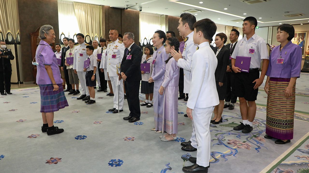 สมเด็จพระกนิษฐาธิราชเจ้า กรมสมเด็จพระเทพรัตนราชสุดาฯ สยามบรมราชกุมารี เสด็จออก ณ วังสระปทุม พระราชทานพระราชวโรกาสให้ อัศวิน–ฐาปณี เตชะเจริญวิกุล นำคณะกรรมการจัดการประกวดดนตรีไทย “โสตศิลป์ สืบสาน ดนตรีไทย” ปีที่ 3 เฝ้าฯ ทูลเกล้าฯ ถวายเงินโดยเสด็จพระราชกุศลตามพระราชอัธยาศัย เมื่อวันก่อน.