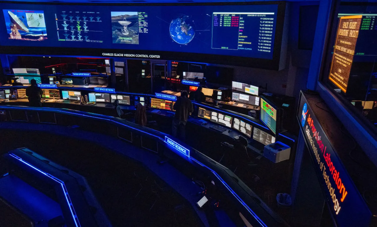 ศูนย์ควบคุมภายใน Jet Propulsion Laboratory / ภาพ : Getty