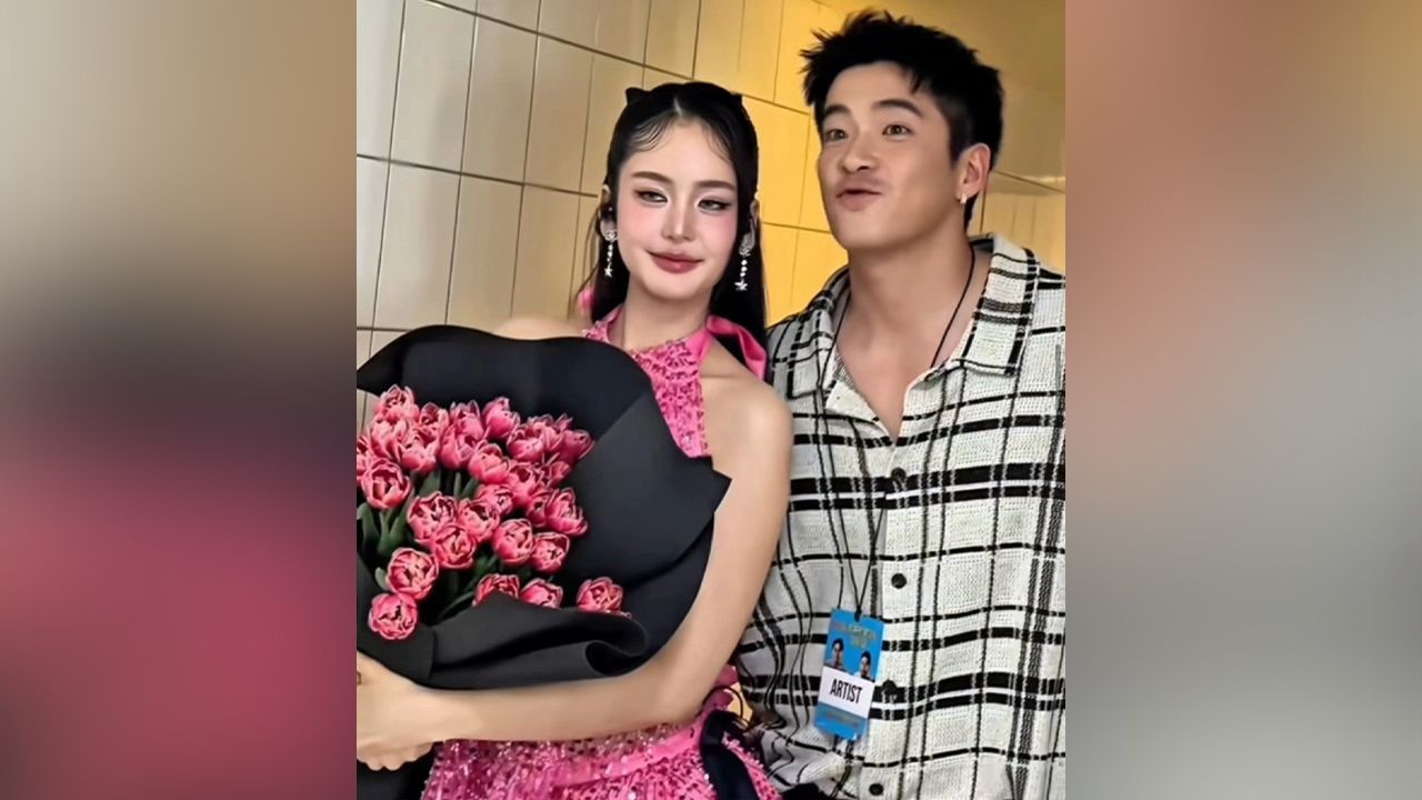 สักขีพยานคู่ แทน–พราว ขอแต่งงาน อย่างคู่ โบว์–เมลดา ที่มาเป็นแขกรับเชิญให้ Lipta และ อาเล็ก-ธีรเดช กรี๊ดฟินไปด้วยตรงนั้น คู่นี้หวานไม่เบา FC เชียร์รอคิวคู่นี้มะไหร่ๆ.
