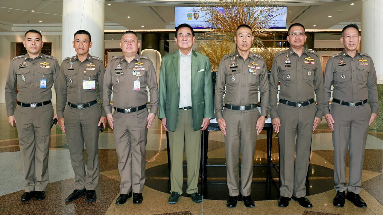 อบรม ดร.​อัศวิน อิง​คะ​กุล ให้การ​ต้อนรับ พล.ต.ท.​สยาม บุญสม ผบช.น. ใน​โอกาส​เป็น​ประธาน​เปิด​โครงการ​อบรม​สัมมนา​ผู้​ประกอบ​การ​ธุรกิจ​รักษา​ความ​ปลอดภัย โดย​มี พล.ต.ต.​พิทักษ์ อุทัย​ธรรม และ พล.ต.ต.​นพ​ศิลป์ พูล​สวัสดิ์ มา​ร่วม​งาน​ด้วย ที่​โรงแรม​มิ​รา​เคิล แกรนด์ วัน​ก่อน.