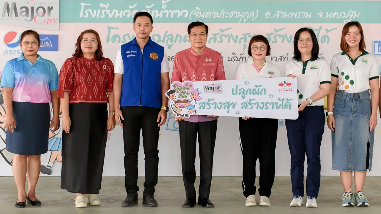 ปลูก​ผัก ปรีชา ดิลก​พร​เมธี รอง ผวจ.​นครปฐม รับ​มอบ “โครงการ​ปลูก​ผัก สร้าง​สุข สร้าง​ราย​ได้” จาก อรุโณ​ชา ภาณุ​พันธุ์ เพื่อ​ส่งเสริม​ให้​นักเรียน​เรียนรู้​การ​ปลูก​ผัก​กะละมัง​ปลอด​สาร​พิษ โดย​มี อดิ​ศักดิ์ เ​จี้​ยง​รักษา มา​ร่วม​ใน​พิธี​ด้วย ที่​โรงเรียน​วัด​วัง​น้ำขาว อ.​สาม​พราน จ.​นครปฐม วัน​ก่อน.