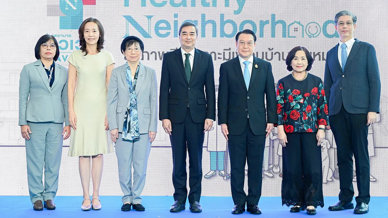 พร้อมบริการ ณัฐพล เดชวิทักษ์ แถลงข่าวประกาศยุทธศาสตร์ก้าวสู่ปีที่ 5 ยกระดับการให้บริการตลอด 24 ชม. พร้อมเปิดตัวแอปพลิเคชัน Navavej Plus โดยมี อภิสิทธิ์ เวชชาชีวะ, ดาลัดย์ ทรัพย์ทวีชัยกุล และ พญ.จันทรตรี ดารกานนท์ มาร่วมงานด้วย ที่โรงพยาบาลนวเวช วันก่อน.