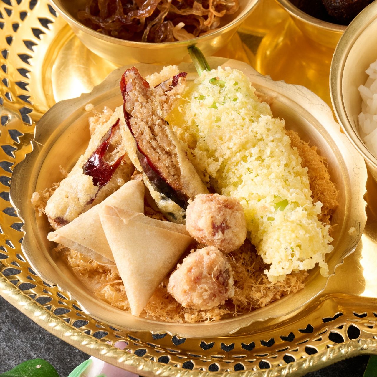 ข้าวแช่ ร้านบ้านสุริยาศัย (ภาพจากเพจ Baan Suriyasai)