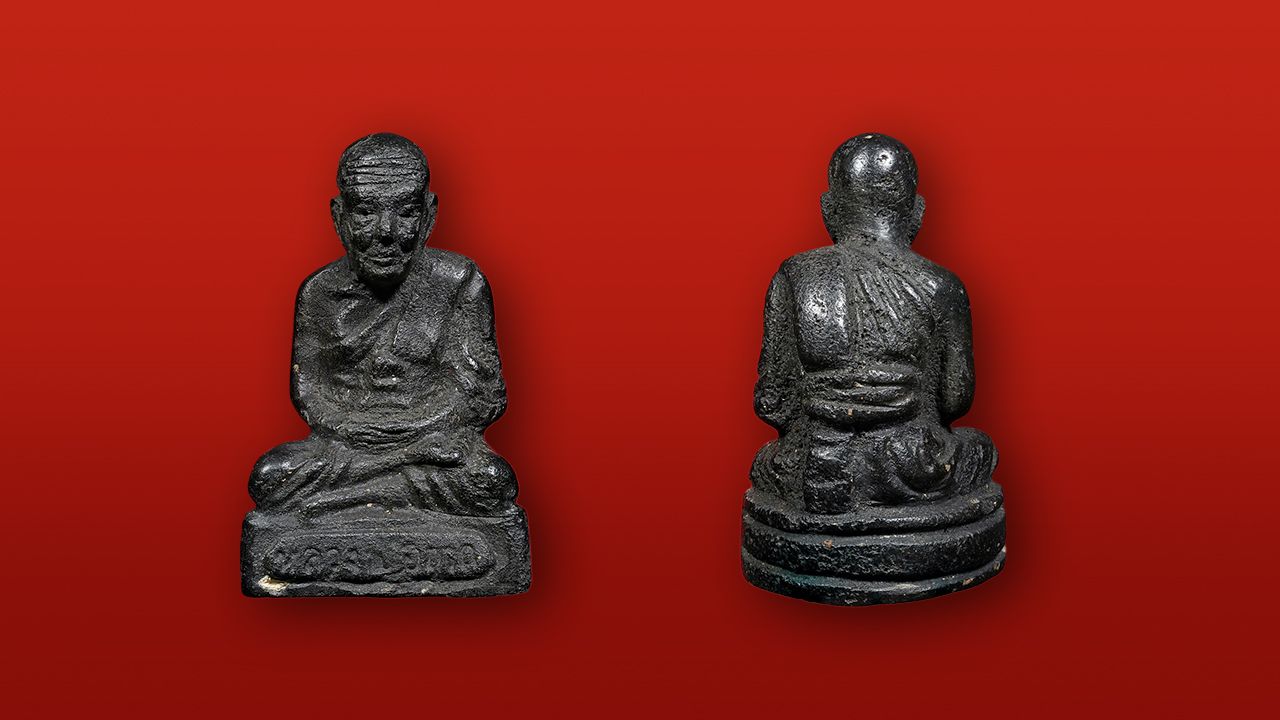 รูปเหมือนลอยองค์ รุ่นลอยน้ำ เนื้อว่านยา หลวงปู่ทวด วัดช้างให้ ของสมชาย สัญญรัตน์.