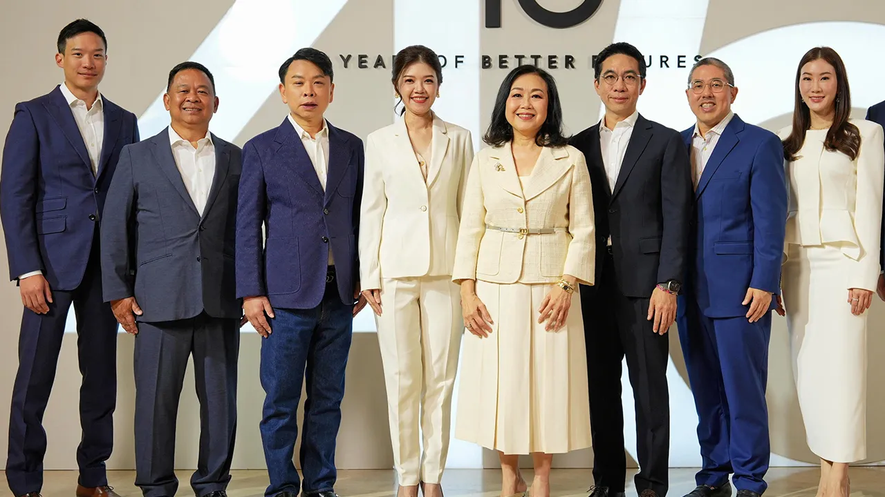 ลุยไม่หยุด วัลยา จิราธิวัฒน์ เปิดวิสัยทัศน์การดำเนินธุรกิจของบริษัทเซ็นทรัลพัฒนา ปี 2568 พร้อมพัฒนาโครงการมิกซ์ยูสทั่วทุกภูมิภาค โดยมี ชนวัฒน์ เอื้อวัฒนะสกุล, นภารัตน์ ศรีวรรณวิทย์ และ ดร.ณัฐกิตติ์ ตั้งพูลสินธนา มาร่วมงานด้วย ที่โรงแรมพาร์ค ไฮแอท วันก่อน.