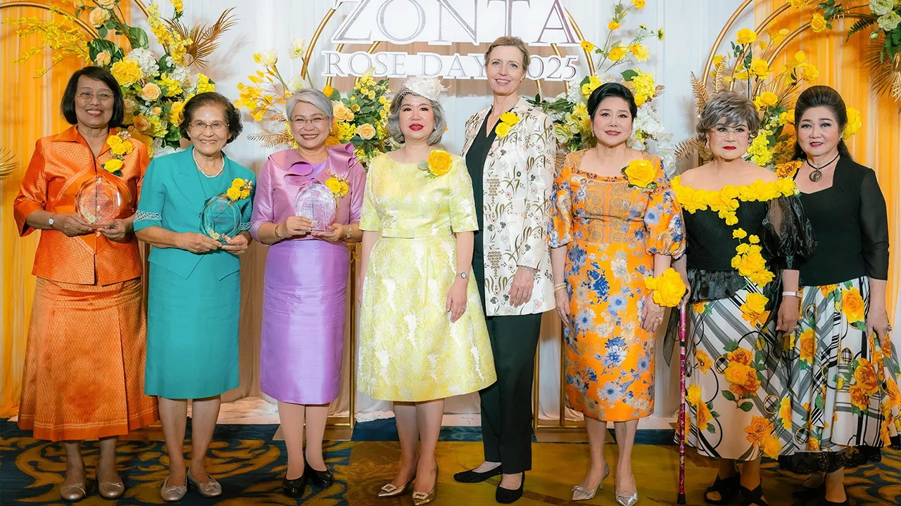 ชาวซอนต้า - อินทิรา สวัสดิ์พาณิชย์ จัดงาน “Zonta Rose Day 2025” มอบโล่เชิดชูเกียรติสตรีผู้บำเพ็ญประโยชน์แก่สังคมให้ แรมรุ้ง วรวัธ, ม.ร.ว.นงคราญ ชมพูนุท และ พญ.ดร.เคลียวพันธ์ สูรพันธุ์ โดยมี ดร.ลาลีวรรณ กาญจนจารี มาร่วมงานด้วย ที่โรงแรมเดอะ เบอร์เคลีย์ วันก่อน.