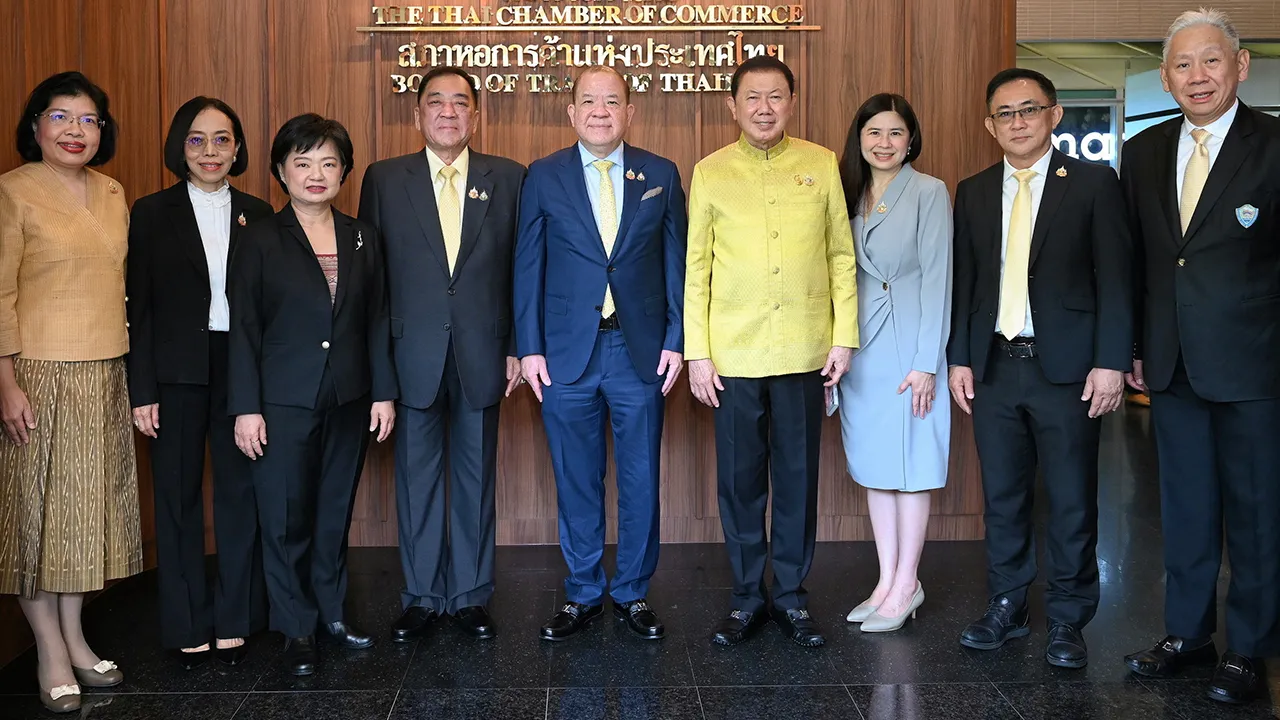 พบหอการค้า สนั่น อังอุบลกุล ให้การต้อนรับ พิชัย นริพทะพันธุ์ รมว.พาณิชย์ ในโอกาสนำผู้บริหารกระทรวงหารือกับหอการค้าไทย เพื่อขับเคลื่อนเศรษฐกิจด้านการค้าและการลงทุน โดยมี ดร.พจน์ อร่ามวัฒนานนท์ และ อรมน ทรัพย์ทวีธรรม มาร่วมหารือด้วย ที่หอการค้าไทย วันก่อน.