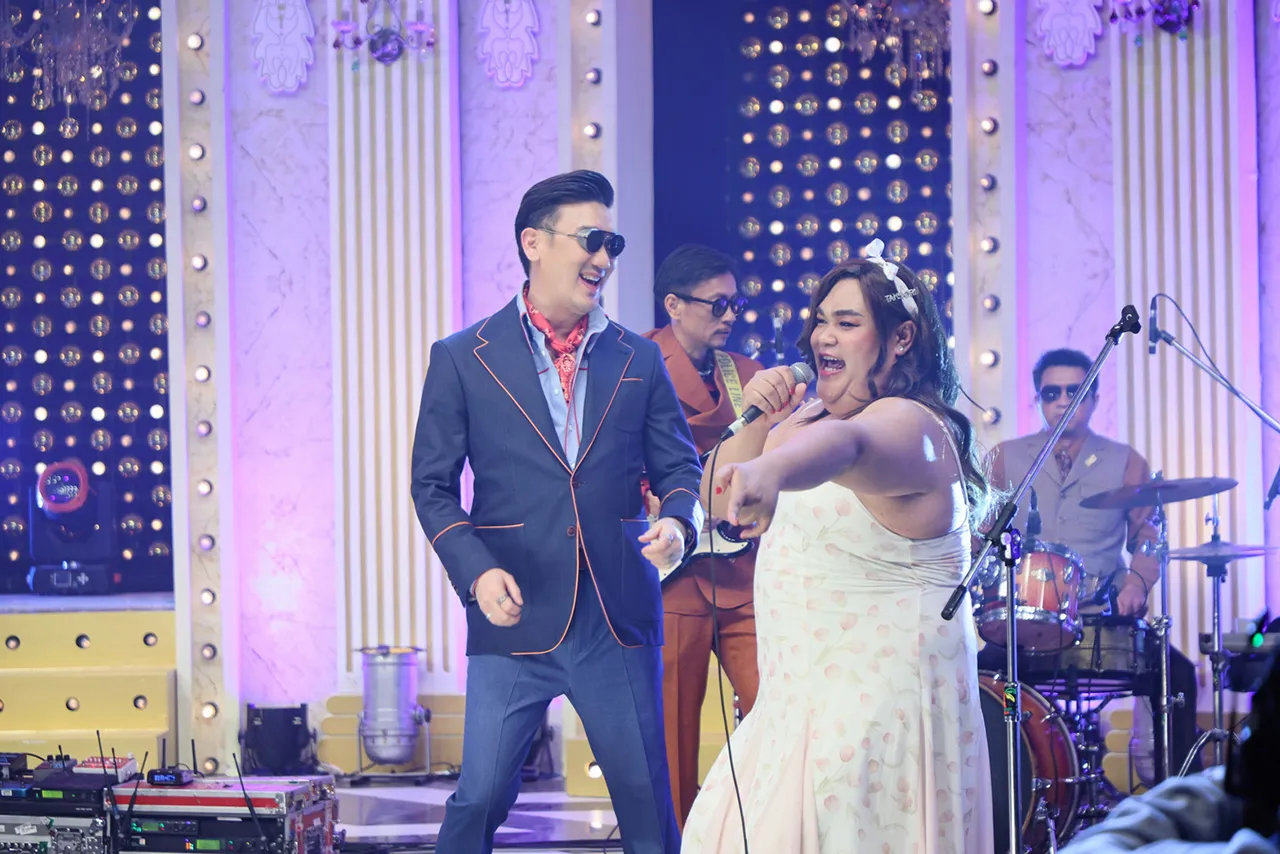 หยุด…ให้พี่ร้องบ้างได้มั้ยยยแอฟ?