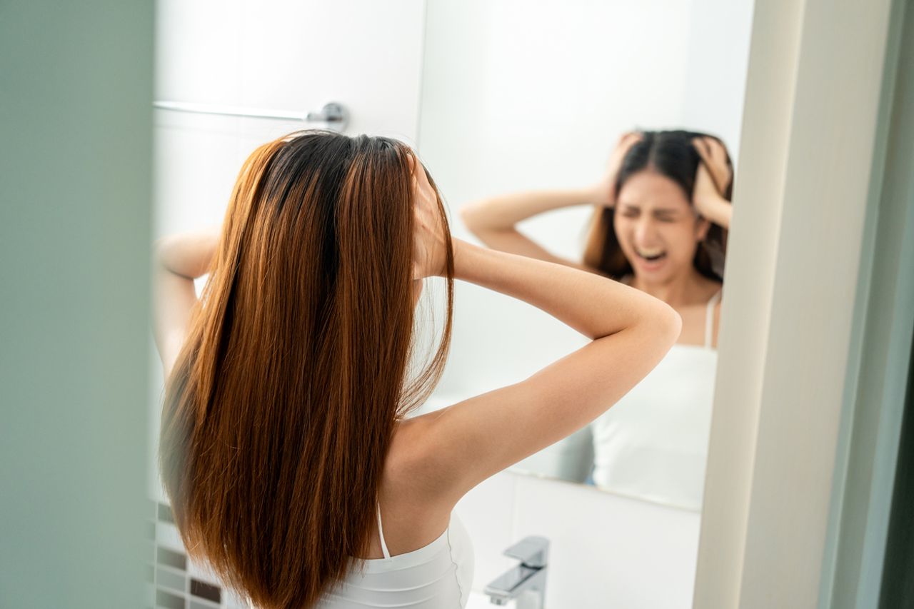 นอนไม่พอส่งผลให้เกิดปัญหาสุขภาพจิตหลายด้าน เช่น วิตกกังวล หวาดระแวง ภาวะซึมเศร้า ไบโพลาร์ (ภาพจาก iStock)