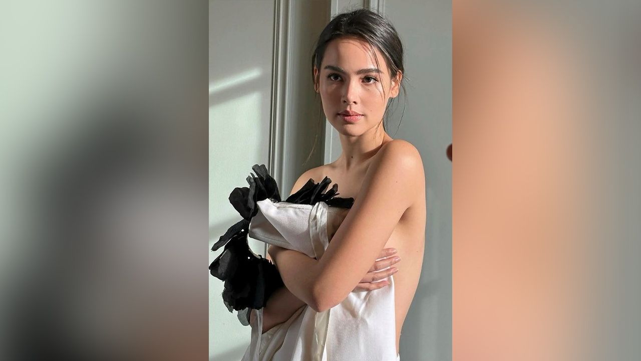 เสิร์ฟความแซ่บ! ญาญ่า บินไปชมแฟชั่นโชว์ Louis Vuitton ถึงปารีส ทั้งทีเลยถือโอกาสปล่อยของ อวดลุคเฟียซๆ โนบรา โชว์แผ่นหลังขาวโอโม่...เริ่ดม้าก มาดามมมม.