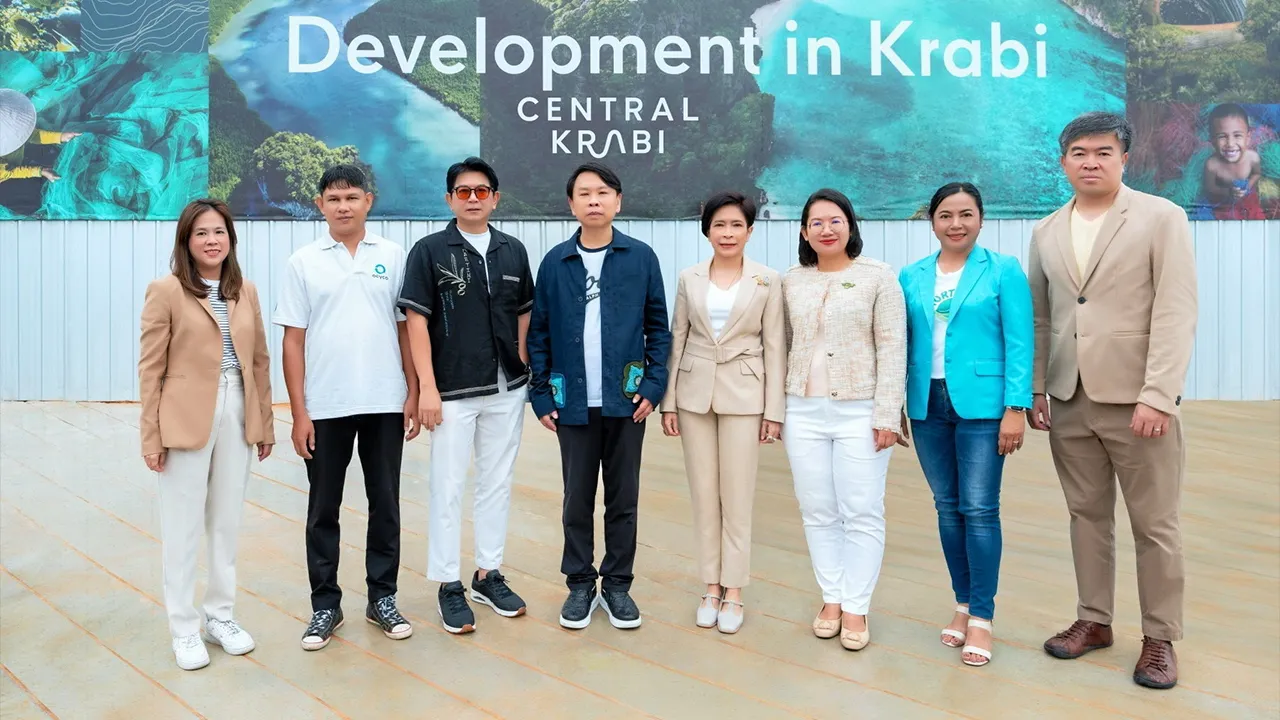 เปิด ต.ค. ดร.ณัฐกิตติ์ ตั้งพูลสินธนา เปิดตัว “Eco-Art” งานศิลปะจากขยะทะเล 3,500 ชิ้น พร้อมเตรียมเปิดโครงการเซ็นทรัล กระบี่ ในเดือน ต.ค. โดยมี รวีวรรณ แสงจันทร์, รุจิเรศ นีรปัทมะ, ชาตรี โกวิทานุพงศ์ และ กันตภณ ผาณิตรัตน์ มาร่วมงานด้วย ที่เซ็นทรัล กระบี่ วันก่อน.