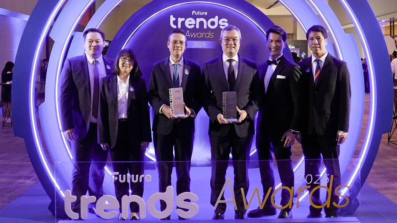 สุดยอด ธีระยุทธ จิราธิวัฒน์ ซีอีโอโรงแรมและรีสอร์ตในเครือเซ็นทารา เข้ารับรางวัล “The Most Future Brand” และ “Leader of the Leader” ในงาน Future Trends Awards 2025 โดยมี ธีระเกียรติ จิราธิวัฒน์ และ กันย์ ศรีสมพงษ์ มาร่วมงานด้วย ที่ไบเทค บางนา วันก่อน.