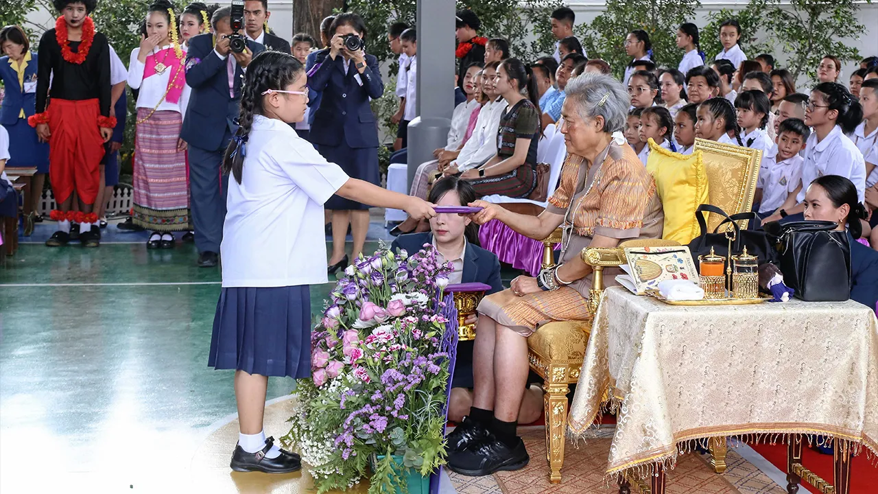 สมเด็จพระกนิษฐาธิราชเจ้า  กรมสมเด็จพระเทพรัตนราชสุดาฯ  สยามบรมราชกุมารี  เสด็จพระราชดำเนินไปในงานปิดภาคเรียน  ปีการศึกษา  2567  ณ  โรงเรียนชัยพิทยพัฒน์  มูลนิธิชัยพัฒนา  (จารุวัฒนานุกูล  ท่าพระ)  เมื่อวันที่ 10 มีนาคม.
