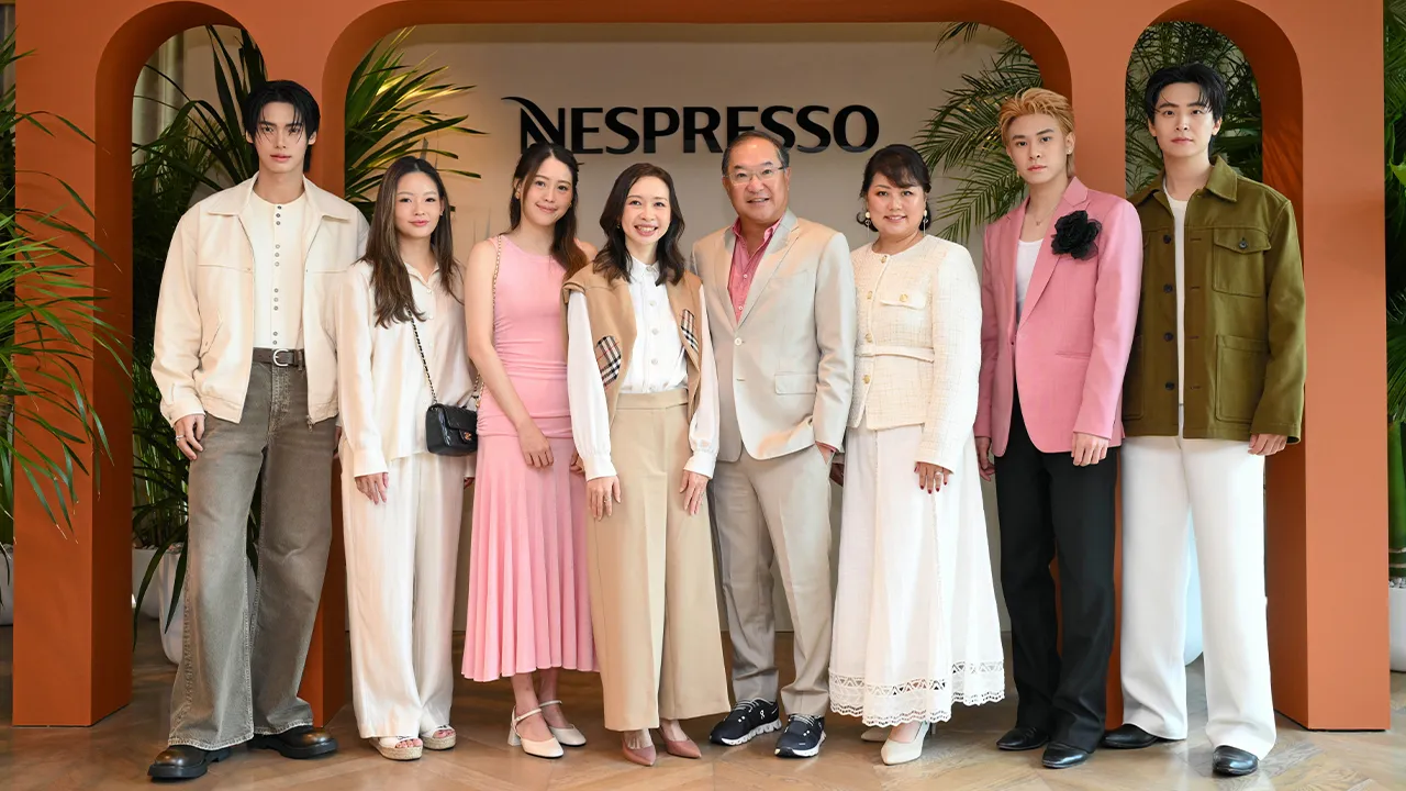 ชงสบาย อีลีส ทัน เปิดตัวเครื่องชงกาแฟรุ่นใหม่ VERTUO PLUS ด้วยระบบอัตโนมัติให้กาแฟแก้วใหญ่เพียงปลายนิ้วสัมผัส โดยมี อมรทิพย์ วัชรีวงศ์ ณ อยุธยา, เมธวิน โอภาสเอี่ยมขจร, ศรัณย์ นราประเสริฐกุล และ จักริน กังวานเกียรติชัย มาร่วมงานด้วย ที่โรงแรมคาเพลลา วันก่อน.