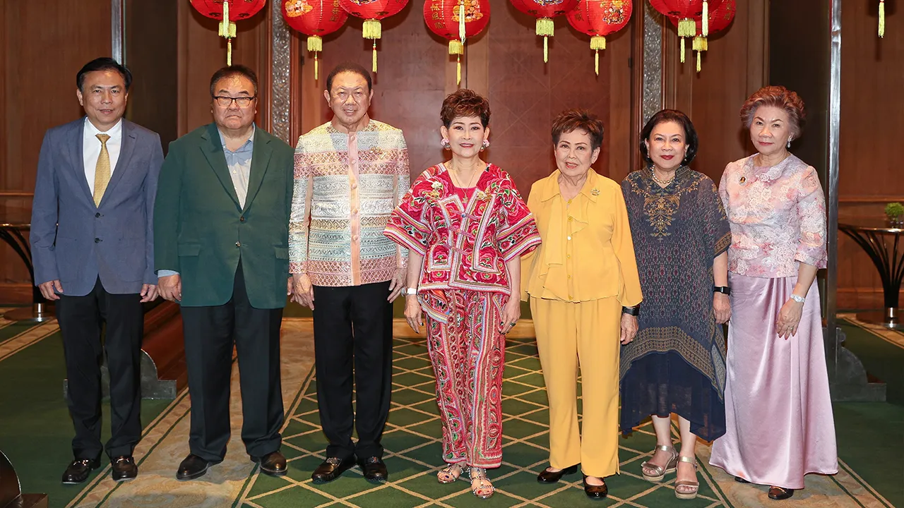 ขอบคุณค่ะ คุณหญิงณัฐิกา วัธนเวคิน อังอุบลกุล จัดงานเลี้ยงขอบคุณคณะจัดสร้างซุ้มประตูเฉลิมพระเกียรติ 72 พรรษา โดยมี จรรย์สมร วัธนเวคิน, สนั่น อังอุบลกุล, ประสงค์ เอาฬาร และ จำนรรค์ ศิริตัน หนุนภักดี มาร่วมงานด้วย ที่โรงแรมแกรนด์ ไฮแอท เอราวัณ วันก่อน.