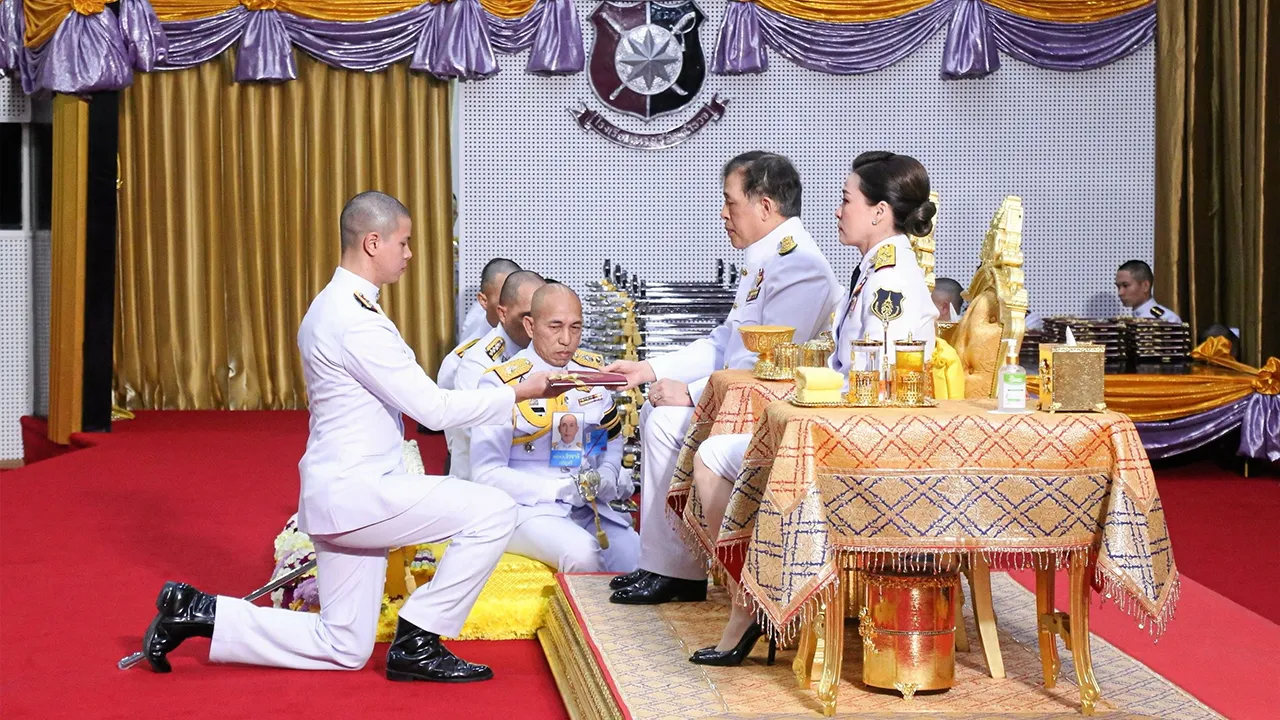 พระบาทสมเด็จพระเจ้าอยู่หัว และ สมเด็จพระนางเจ้าฯ พระบรมราชินี เสด็จฯไปพระราชทานกระบี่และปริญญาบัตรแก่ผู้สำเร็จการศึกษาจากโรงเรียนนายร้อยตำรวจ ประจำปีการศึกษา 2566 ณ โรงเรียนนายร้อยตำรวจ อ.สามพราน จ.นครปฐม เมื่อวันที่ 9 มีนาคม.