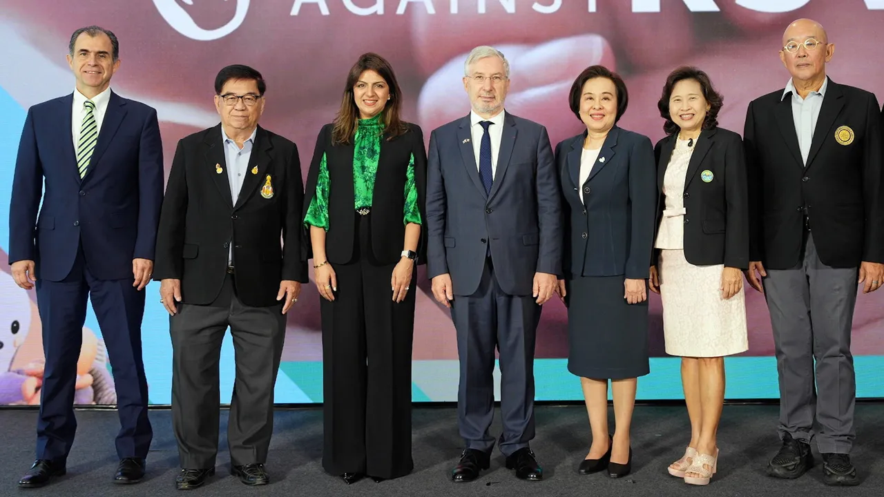 ป้องกันไว้ พญ.สุรางคณา เตชะไพฑูรย์ และ เซนัป ซาดัท เปิดแคมเปญ “Together Against RSV” รณรงค์ป้องกันโรคติดเชื้ออาร์เอสวีในเด็กทารก โดยมี ฌ็อง โกลด ปวงเบิฟ, ศ.นพ.สมศักดิ์ โล่ห์เลขา และ ศ.พญ.กุลกัญญา โชคไพบูลย์กิจ มาร่วมงานด้วย ที่โรงพยาบาลเด็กสมิติเวช วันก่อน.