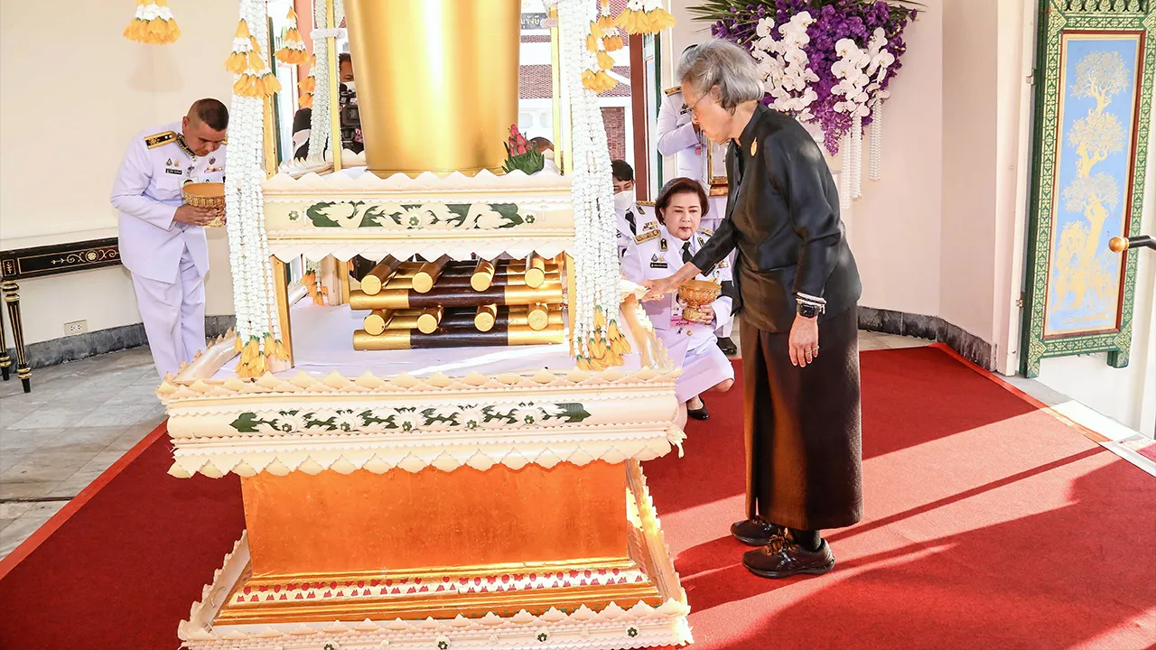 สมเด็จพระกนิษฐาธิราชเจ้า กรมสมเด็จพระเทพรัตนราชสุดาฯ สยามบรมราชกุมารี เสด็จฯแทนพระองค์ไปในการพระราชทานเพลิงศพ ท่านผู้หญิงสมสุข ศรีวิสารวาจา ณ เมรุหลวงหน้าพลับพลาอิศริยาภรณ์ วัดเทพศิรินทราวาส เมื่อวันก่อน.