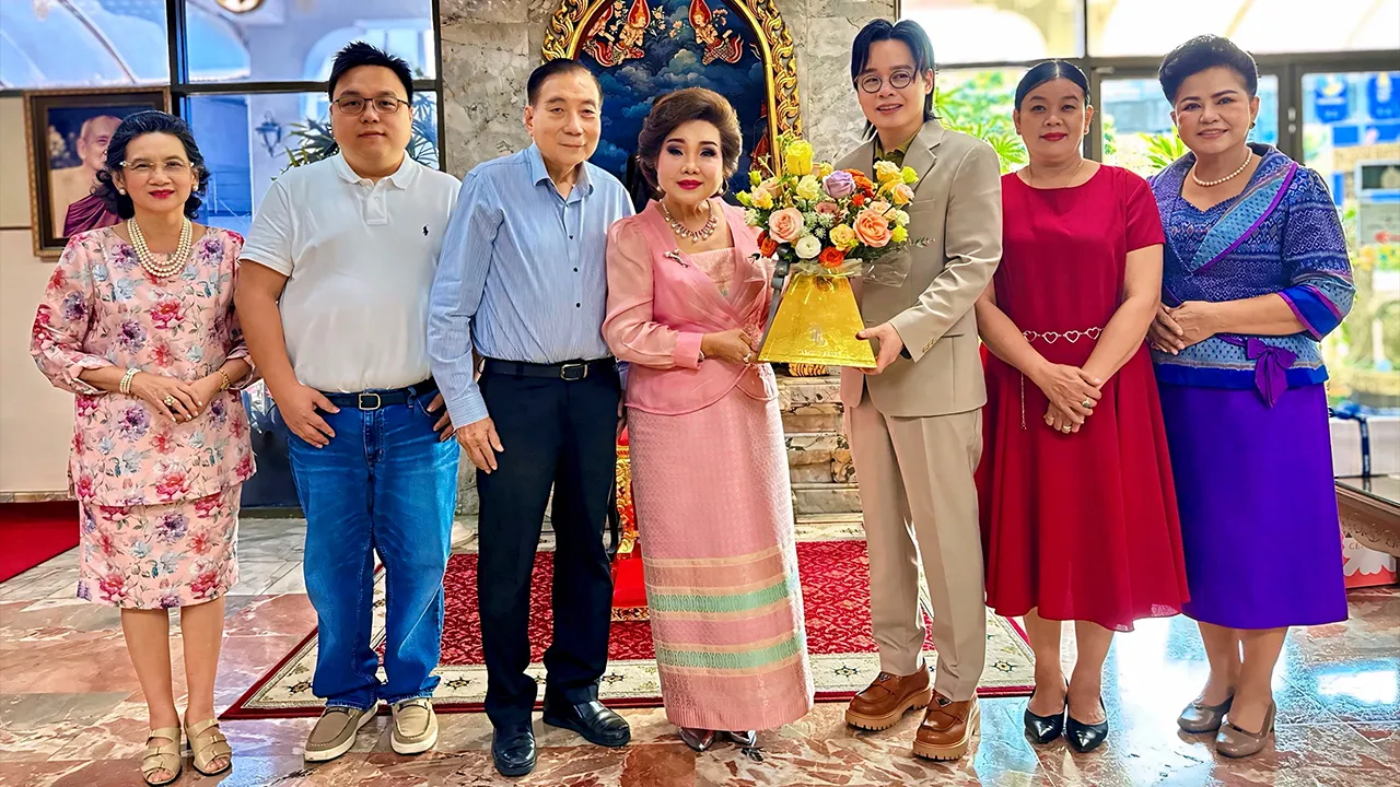 เบิร์ธเดย์ ดร.สุมาลี ศรีสุภรวาณิชย์ จัดพิธีทำบุญในโอกาสวันเกิด พร้อมมอบเงินเพื่อช่วยเหลือพระภิกษุสามเณรอาพาธ และสมทบทุนสภากาชาดไทย โดยมี สมศักดิ์ ศรีศุภรวาณิชย์, สุริยน ศรีอรทัยกุล, จุไรรัตน์ บรรเทา และ มาลี สังวาลย์เล็ก มาร่วมในพิธีด้วย ที่ รพ.จุฬาลงกรณ์ วันก่อน.