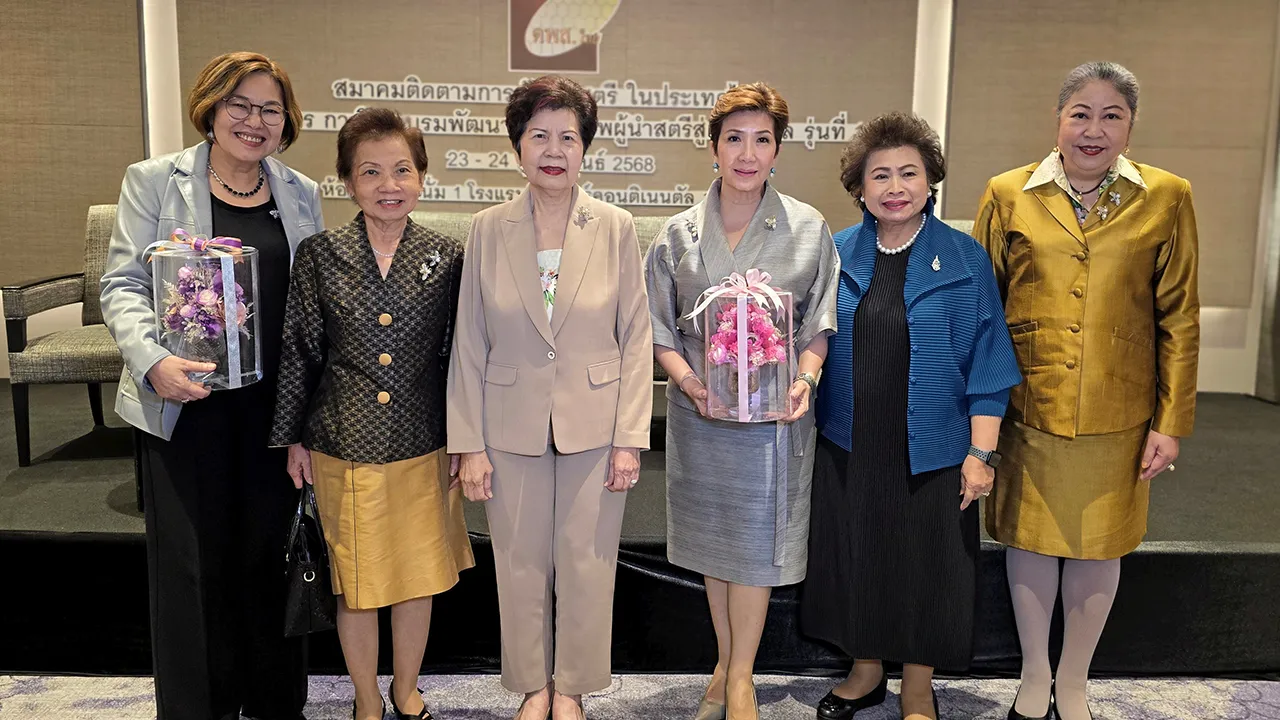 ผู้นำสตรี คุณหญิงทิพาวดี เมฆสวรรค์ จัดโครงการ “อบรมพัฒนาบุคลิกภาพผู้นำสตรีสู่เวทีสากล” รุ่นที่ 1 เพื่อส่งเสริมภาพลักษณ์สตรีไทยสู่เวทีโลก โดยมี ดร.สร้อยเพชร เรศานนท์, ดร.ฉวีรัตน์ เกษตรสุนทร และ เพชรพริ้ง สารสิน มาเป็นวิทยากรด้วย ที่โรงแรมอินเตอร์คอนติเนนตัล วันก่อน.