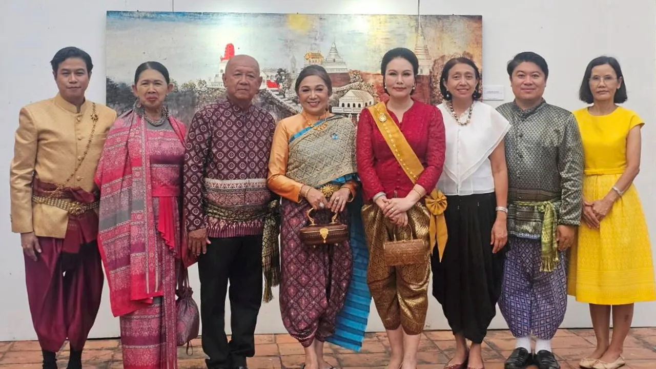 อาหารอร่อย - ดร.สุรัชสานุ์ ทองมี จัดงานกาลาดินเนอร์ “เชฟส์เทเบิ้ล ตามรอยพระราชอาคันตุกะ รัชกาลที่ 4” เพื่อเผยแพร่อาหารและแหล่งท่องเที่ยว จ.เพชรบุรี ในงานพระนครคีรี ครั้งที่ 38 โดยมี ดร.กชนิภา อินทสุวรรณ์ และ สายันต์ สิทธิโชคธรรม มาร่วมงานด้วย ที่ จ.เพชรบุรี วันก่อน.