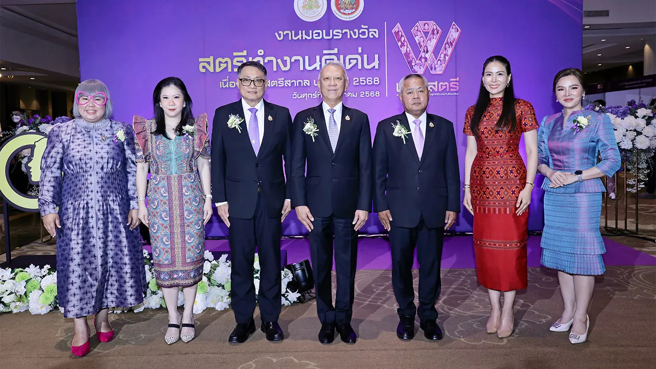 สตรีดีเด่น - พิพัฒน์ รัชกิจประการ รมว.แรงงาน เป็นประธานมอบรางวัล “สตรีทำงานดีเด่น” เนื่องในวันสตรีสากล ประจำปี 2568 เพื่อเชิดชูบทบาทแรงงานสตรี โดยมี บุญสงค์ ทัพชัยยุทธ์, ร.อ. สาโรจน์ คมคาย และ ฐาปนีย์ เกียรติไพบูลย์ มาร่วมงานด้วย ที่โรงแรมมิราเคิล แกรนด์ วันก่อน.