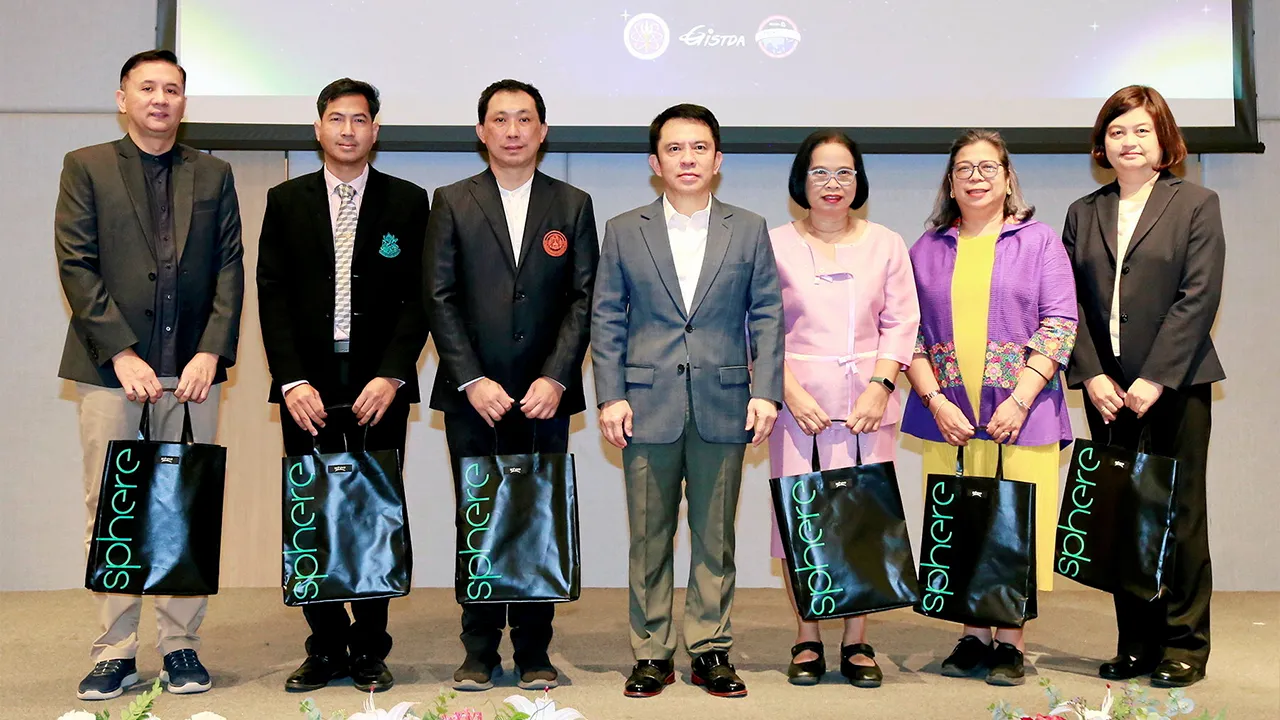 ตรวจมลพิษ - ดร.ปกรณ์ อาภาพันธุ์ เปิดการสัมมนา “Earth System and Science Applications from Space” เพื่อยกระดับเทคโนโลยีติดตามและคาดการณ์มลพิษทางอากาศ โดยมี ดร.นริศรา ทองบุญชู และ รศ.ดร.สาวิตรี การีเวทย์ มาร่วมงานด้วย ที่โรงแรมอัศวิน แกรนด์ วันก่อน.