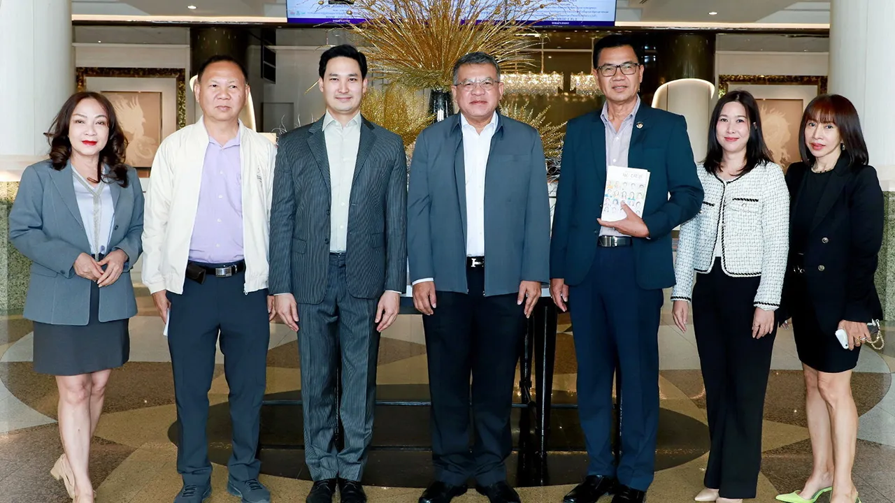 ระบบสุขภาพ อนัคพล อิงคะกุล ให้การต้อนรับ นพ.ยงยศ ธรรมวุฒิ อธิบดีกรมวิทยาศาสตร์การแพทย์ ในโอกาสมาเปิดเวทีนำเสนอร่างเชิงนโยบายสู่การขับเคลื่อนการปฏิรูประบบสุขภาพปฐมภูมิ โดยมี นพ.สุวัฒน์ วิริยพงษ์สุกิจ มาร่วมงานด้วย ที่โรงแรมมิราเคิล แกรนด์ วันก่อน.